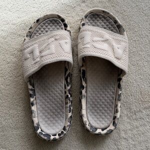 APL Big Logo TechLoom Slides Cream Beige Leopard Animal print size 9